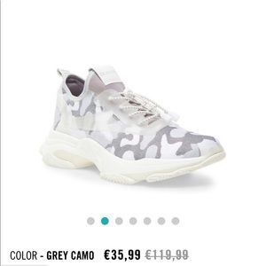 Steve Madden sneaker